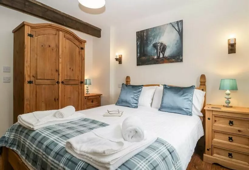 Walnut Cottage