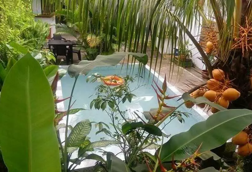 Anaira Hostel