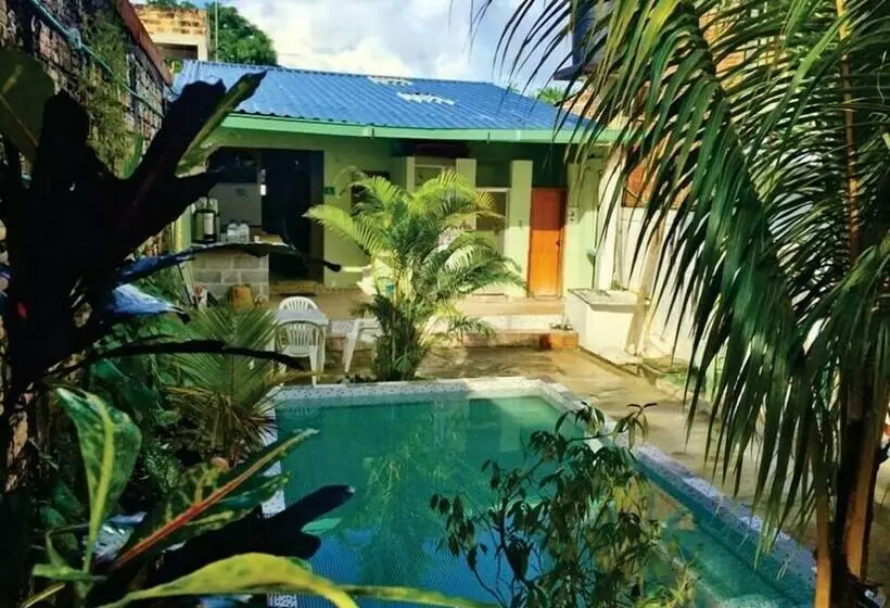 Anaira Hostel