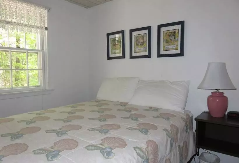 Cottages At The Even Tide Resort