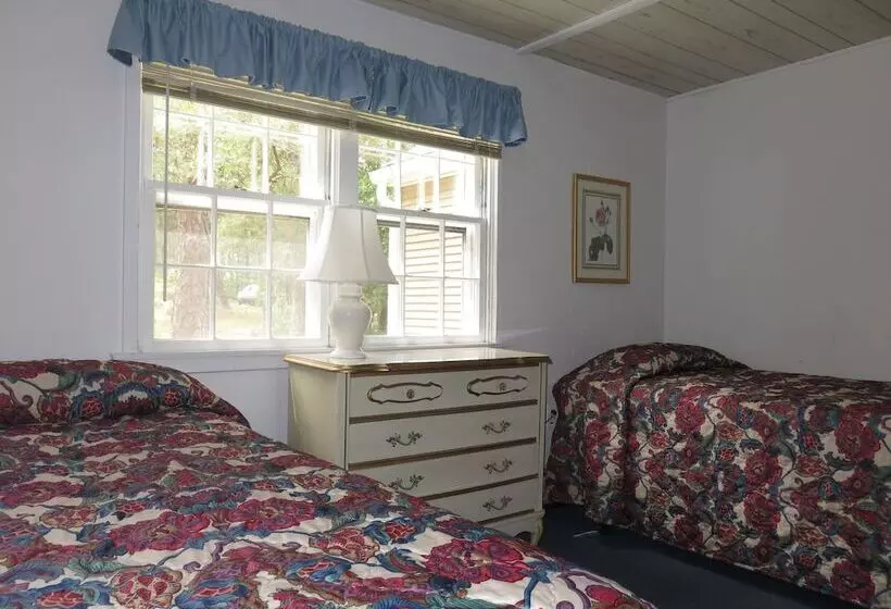 Cottages At The Even Tide Resort