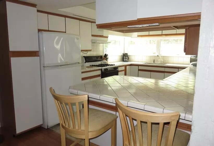 Cottages At The Even Tide Resort