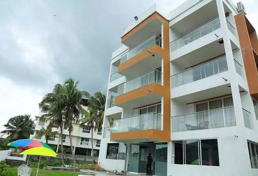 Hotelli Athirapilly River Resort