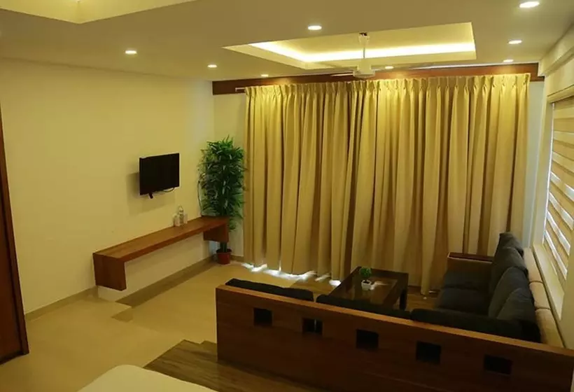 Hotelli Athirapilly River Resort