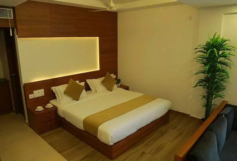 Hotelli Athirapilly River Resort