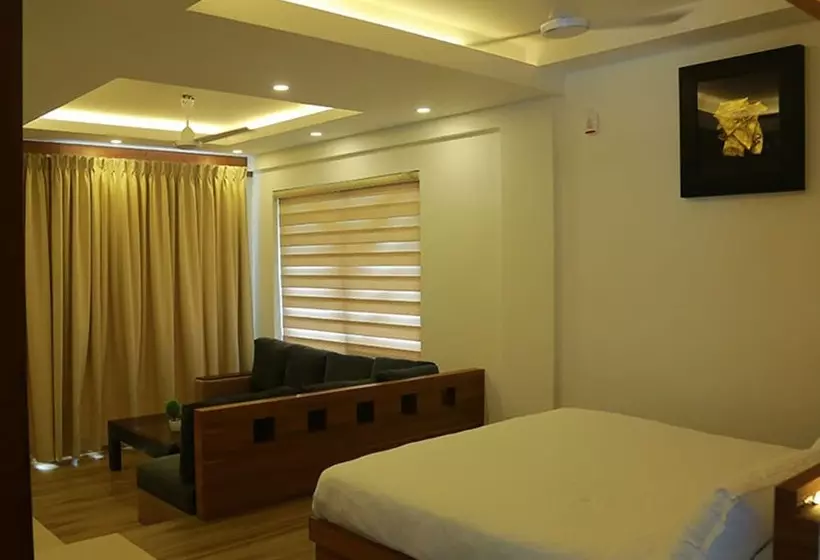 Hotelli Athirapilly River Resort