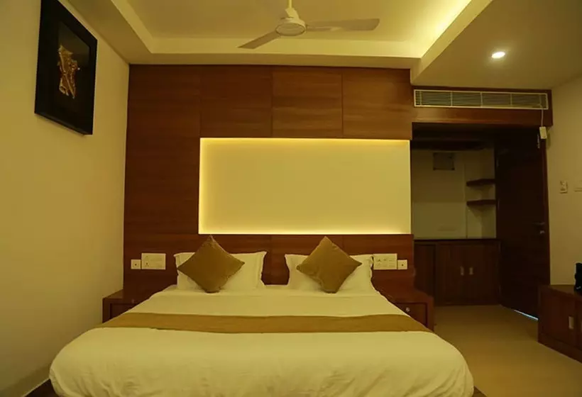 Hotelli Athirapilly River Resort