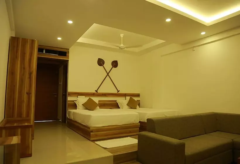 Hotelli Athirapilly River Resort