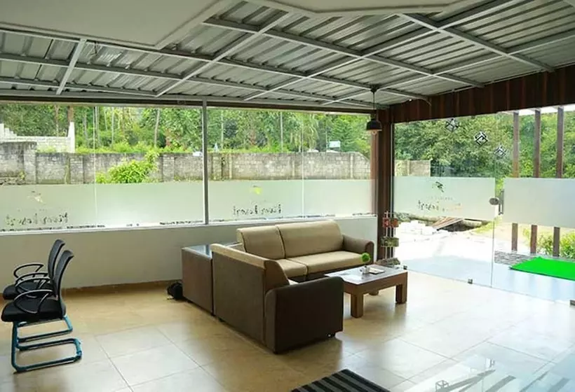 Hotelli Athirapilly River Resort