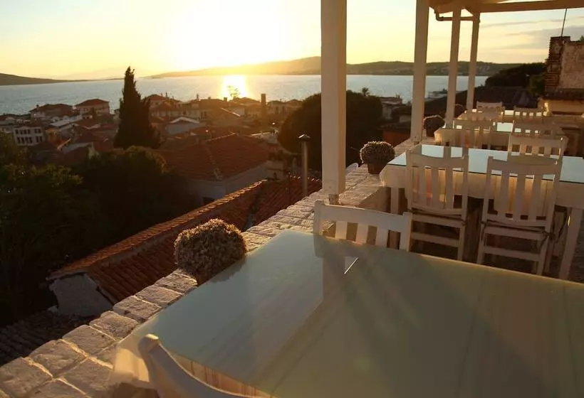 هتل Cesmeli Han