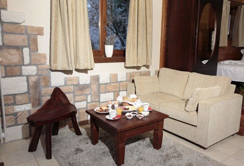 فندق Efharis Filoxenon