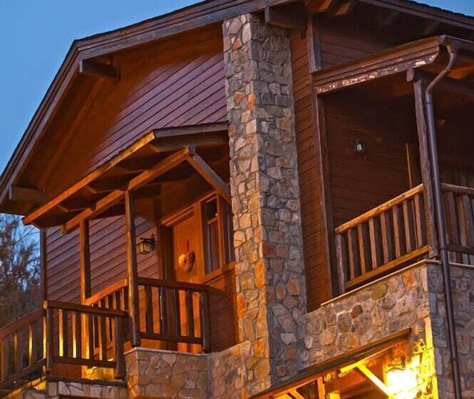 فندق Efharis Filoxenon