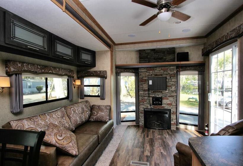 호텔 Homosassa River Rv Resort