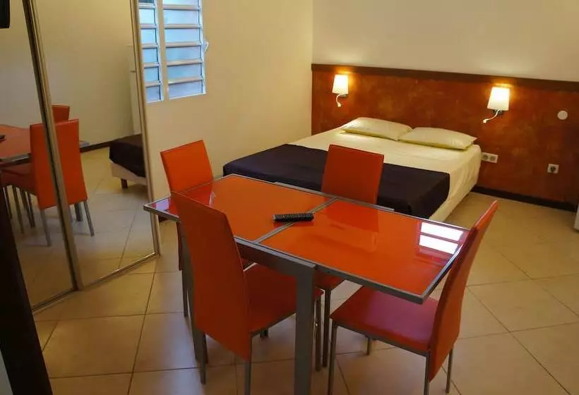 هتل Hôtel Le Dronmi