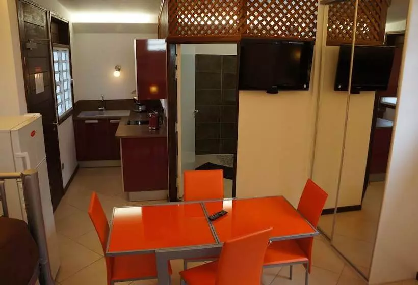 هتل Hôtel Le Dronmi