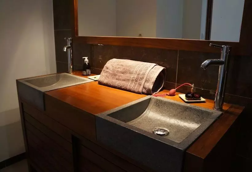 هتل Hôtel Le Dronmi