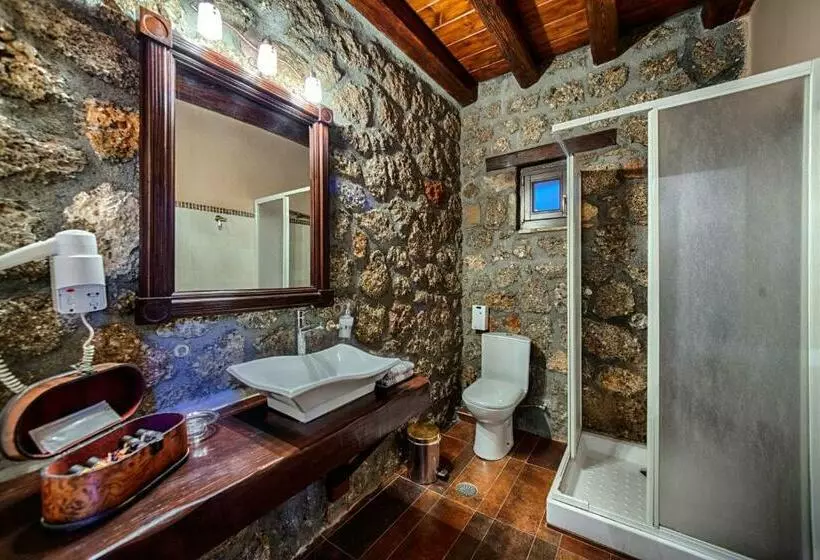 Hotelli Pera Alonia Guest House