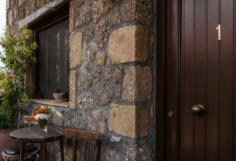 Hotelli Pera Alonia Guest House
