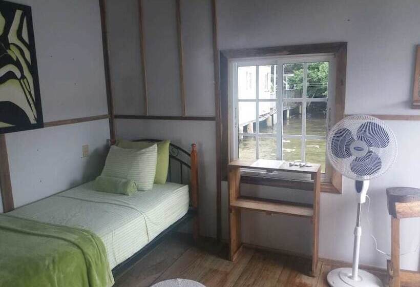 پانسیون Barrbra Bnb Over The Sea