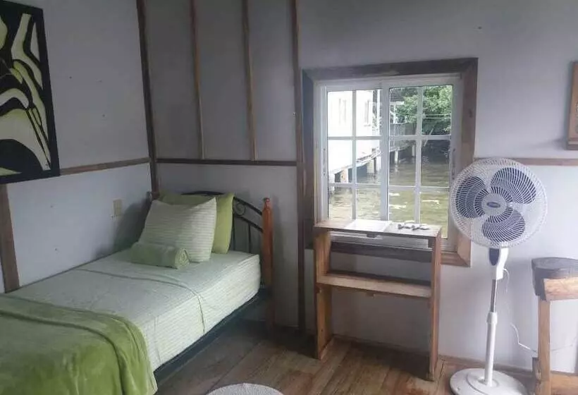 پانسیون Barrbra Bnb Over The Sea