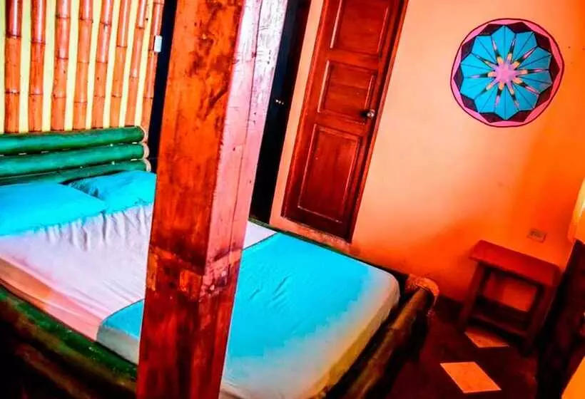 Al Carajo Hostel