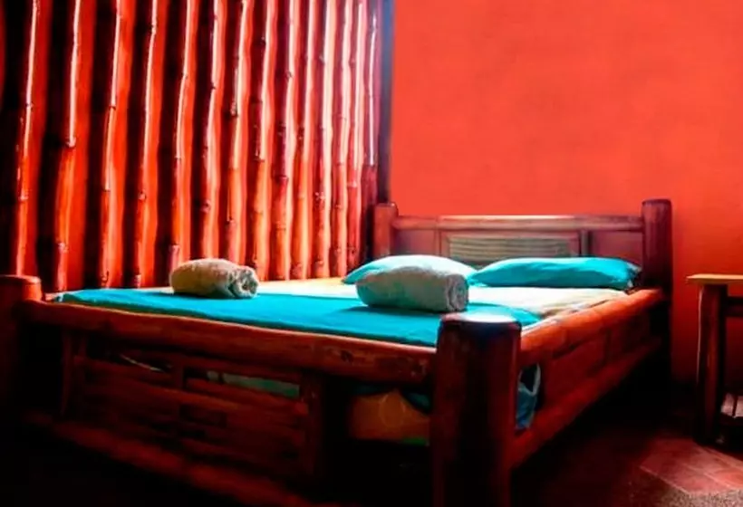 Al Carajo Hostel