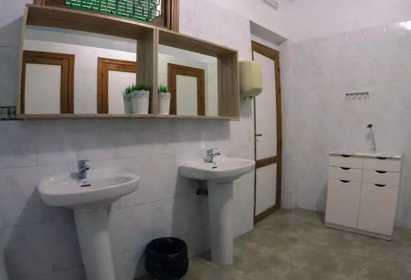 ユースホステル Centro De Ocio Alúa Casa Rural Iznájar Lago De Andalucía