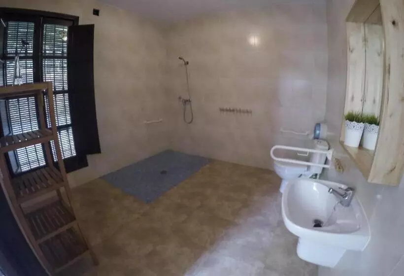 ユースホステル Centro De Ocio Alúa Casa Rural Iznájar Lago De Andalucía