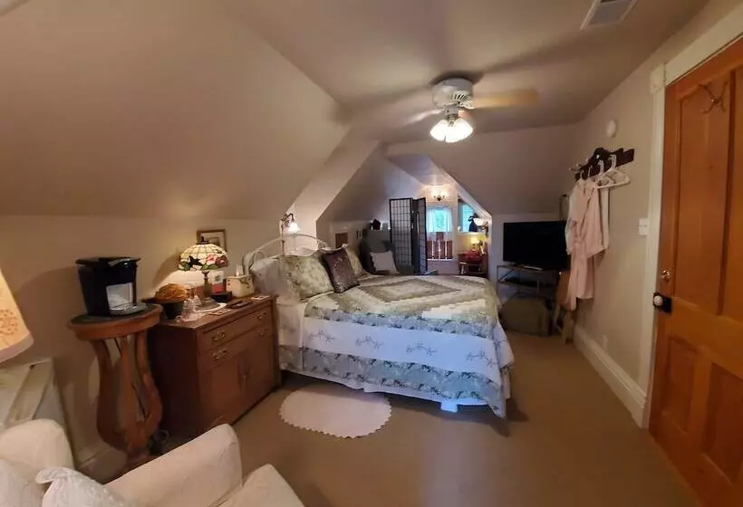 Aamiaismajoitus (B&B) Historic Iron Horse Inn