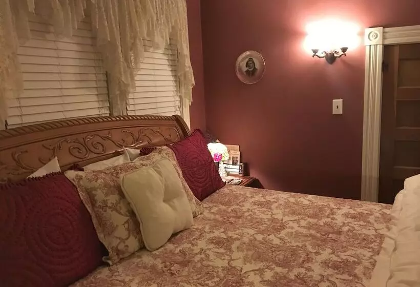 Aamiaismajoitus (B&B) Historic Iron Horse Inn