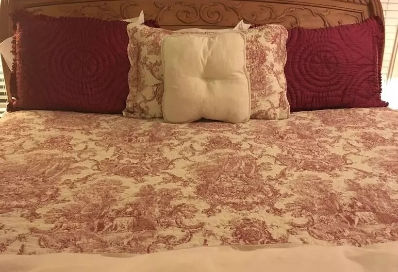 Aamiaismajoitus (B&B) Historic Iron Horse Inn