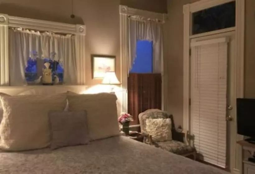 Aamiaismajoitus (B&B) Historic Iron Horse Inn