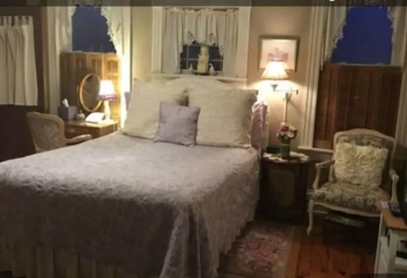 Aamiaismajoitus (B&B) Historic Iron Horse Inn