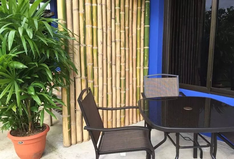 Hotelli Bluebay Bugenvil Lake Lodge