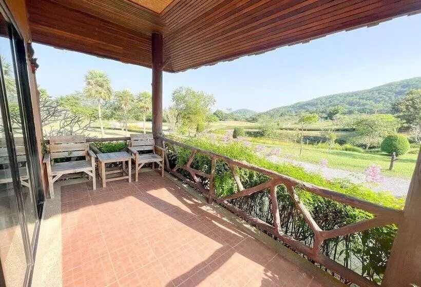 Hotelli Phureenun Resort