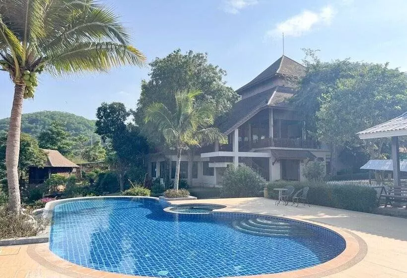 Hotelli Phureenun Resort