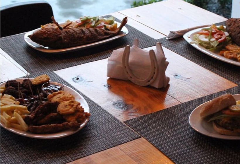 Hotel Show Pony Beach Resort