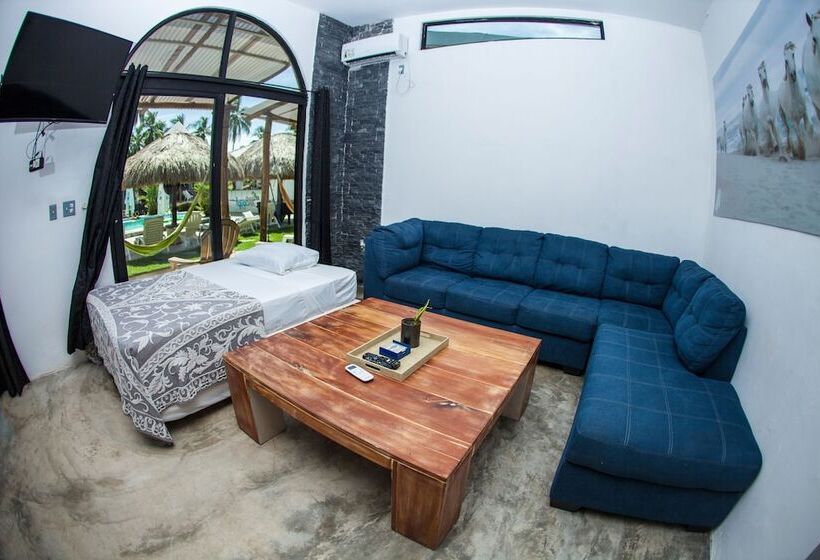 Hotel Show Pony Beach Resort