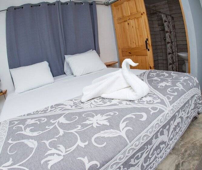 Hotel Show Pony Beach Resort