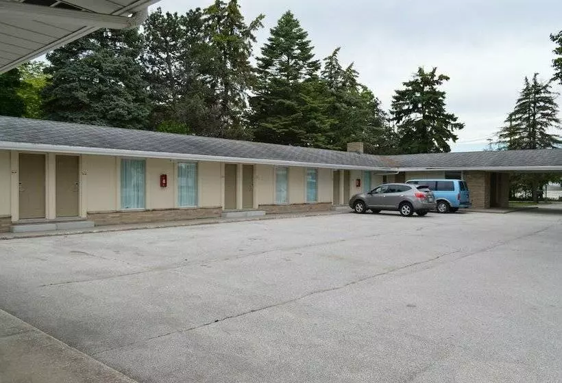 Monnie Lynn Motel