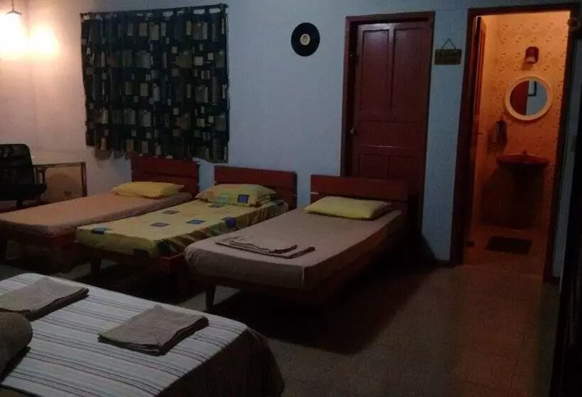 Saqua Beach Hostel