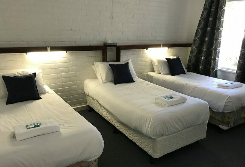 The Walpole Hotel Motel