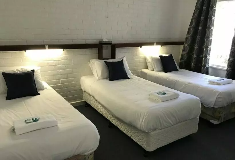 The Walpole Hotel Motel