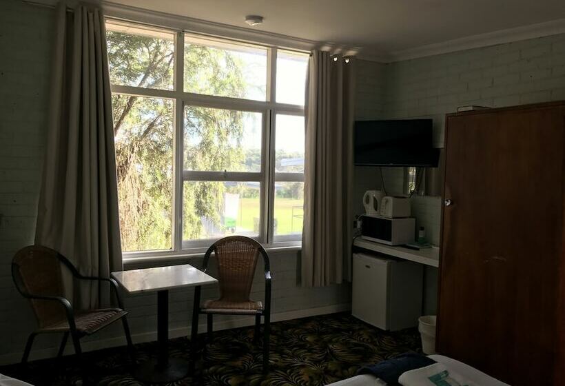 The Walpole Hotel Motel