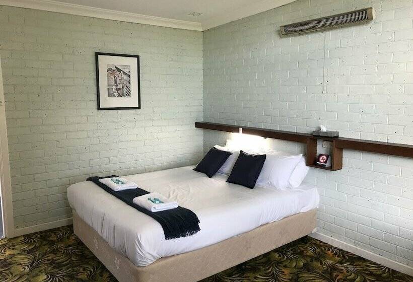 The Walpole Hotel Motel