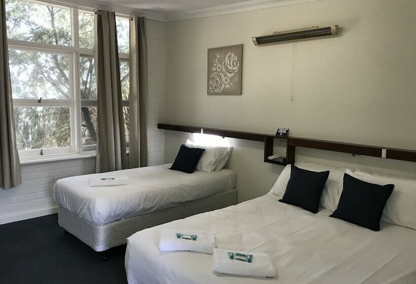 The Walpole Hotel Motel