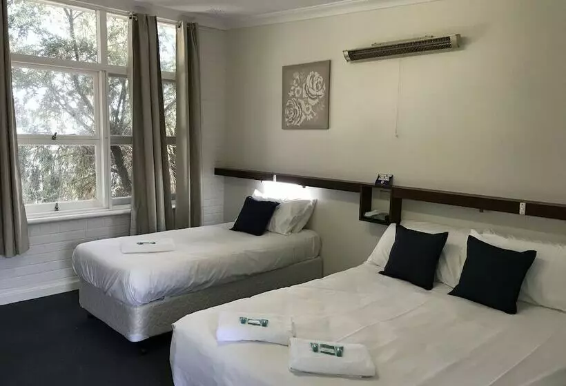 The Walpole Hotel Motel