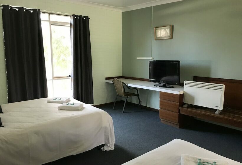 The Walpole Hotel Motel