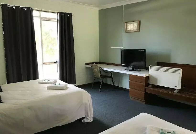 The Walpole Hotel Motel