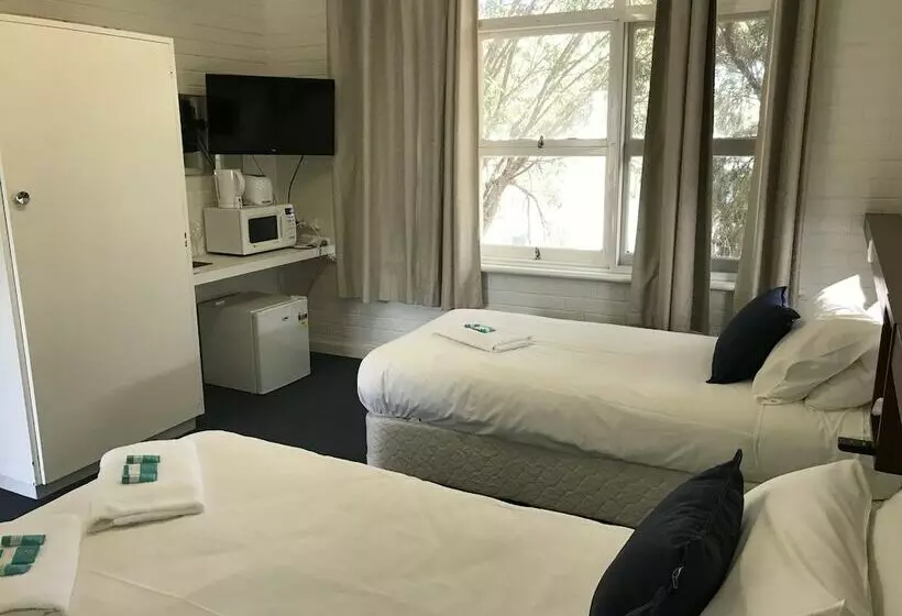 The Walpole Hotel Motel